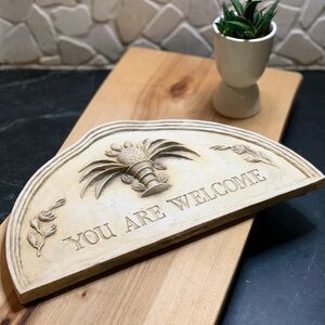 HEN-FEATHERS | Vintage Welcome Pineapple Sign